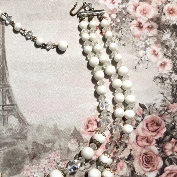 Vintage 3 STRAND Bead NECKLACE White And Clear Beads - Picture 4 of 7